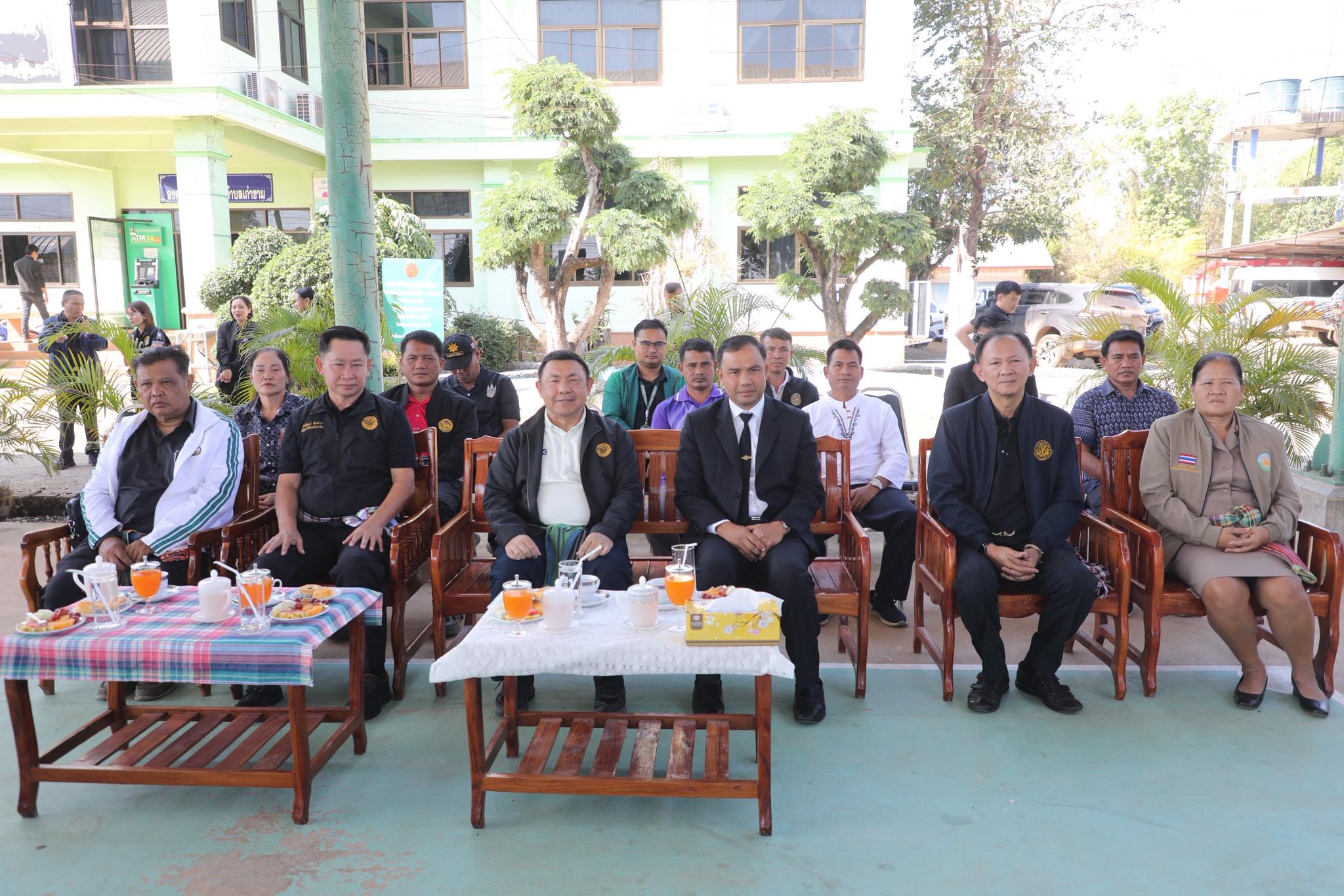 title - ชาวน้ำยืนเฮ ส.ป.ก. ขนทัพบริการถึงที่ ต.เก่าขาม ลดค่าใช้จ่าย ยื่นขอออกโฉนด - ปรึกษาปัญหากฎหมาย ครบจบในที่เดียว